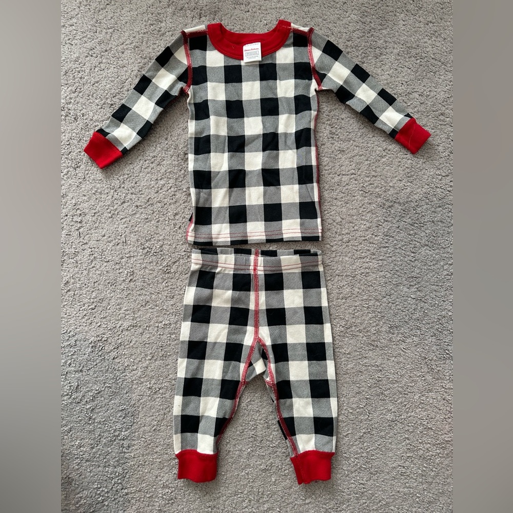 Hanna Andersson Holiday Pajama set size 12-18 months.